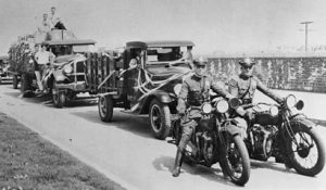 Moving Day caravan of more than 500 automobiles