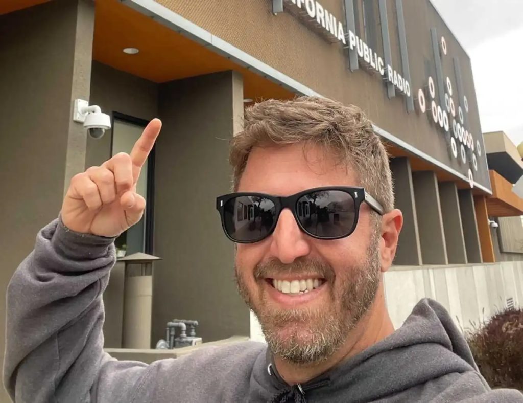 From neighborhoods to newsfeeds: L.A. in a minute creator Evan Lovett ’00