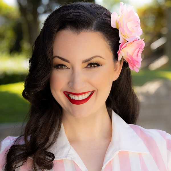 Gina Elise ’04