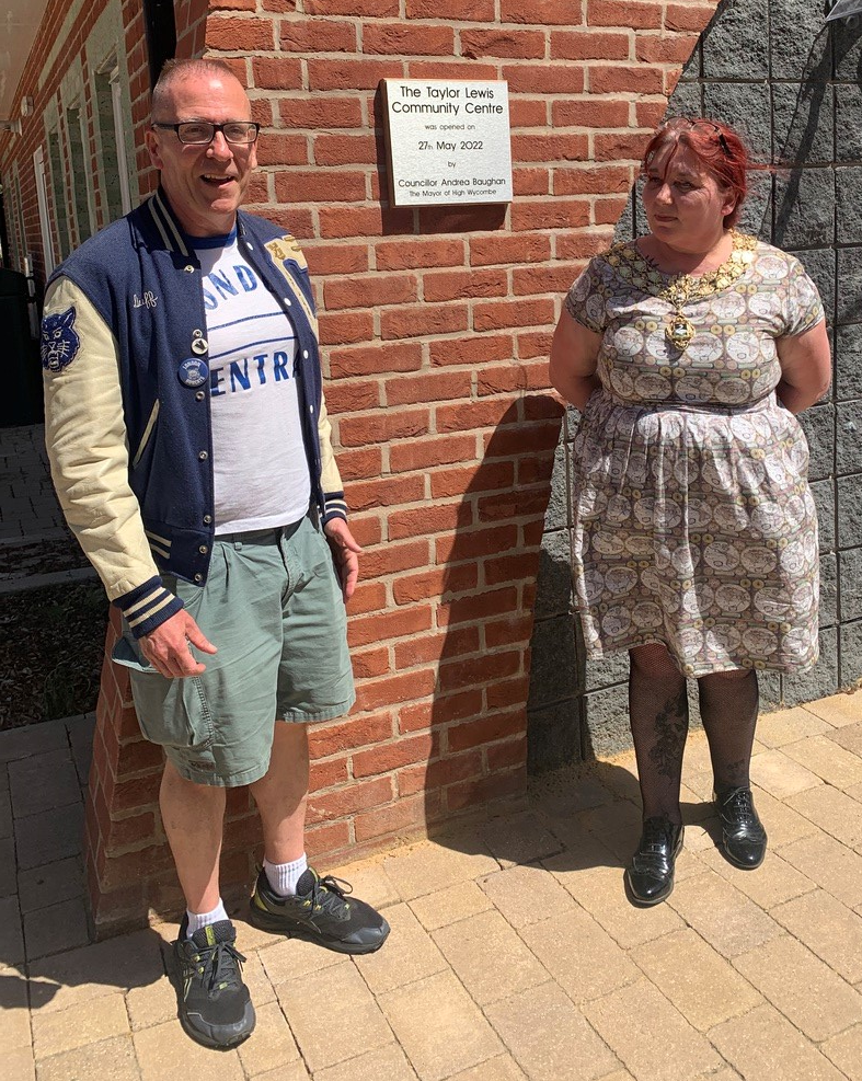 Duff Kelly, a son of Martha Gail Kelly '54, with Cllr. Andrea Baughman, Mayor of High Wycombe, at the unveiling of the new Taylor Lewis Community Centre