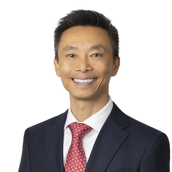 Thomas Van ’96, J.D. ’00