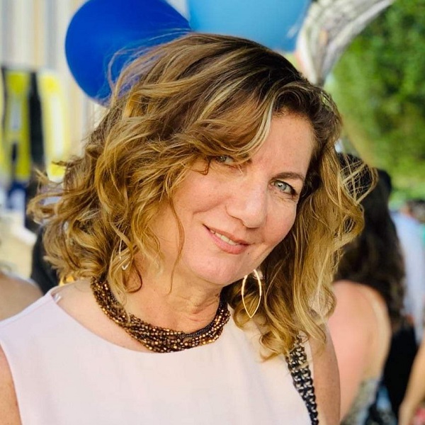 Tina Chakarian ’84