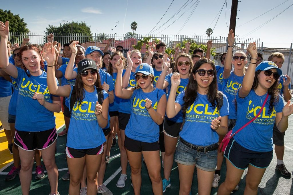 UCLA Alumni Volunteer Day: Rose Bowl Bruins at Arroyo Seco