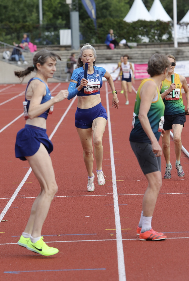 Amanda Clarke running relay